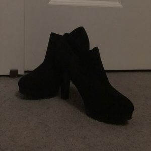 Black Fioni Ankle Bootie Size 6 1/2